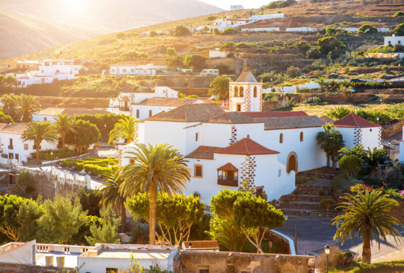 Betancuria frueh morgens Ortschaft by InsiderFuerteventura